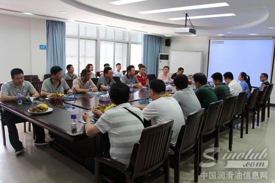 河北保定交通运输集团副总经理任建军一行到玉柴马石油润滑油参观考察