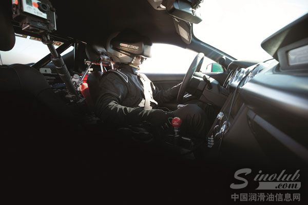 嘉实多极护幻境漂移：世界首个虚拟极限驾驶挑战