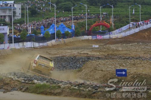 康力博润滑油赛车队参加全国越野车王争霸赛