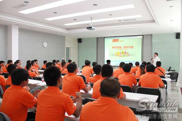 昆明经销商团队来司能参观培训