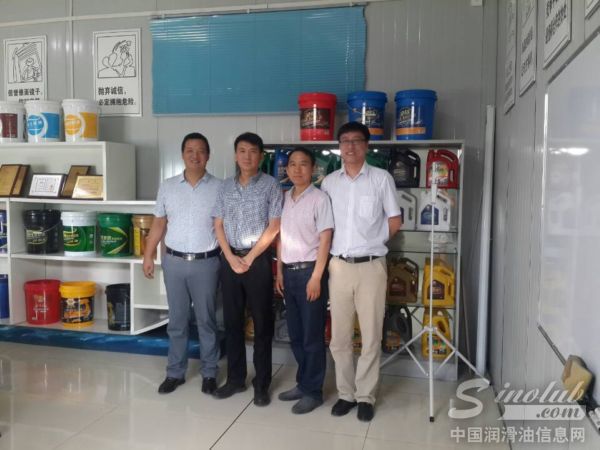 美国雅富顿公司一行来金球润滑油技术交流