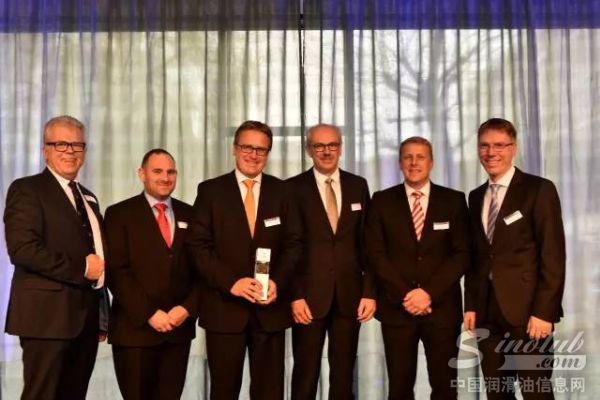 福斯油品集团荣获采埃孚集团润滑油及润滑剂产品供应商类“全球最佳供应商”大奖 