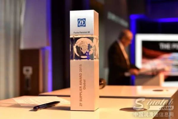 福斯油品集团荣获采埃孚集团润滑油及润滑剂产品供应商类“全球最佳供应商”大奖 