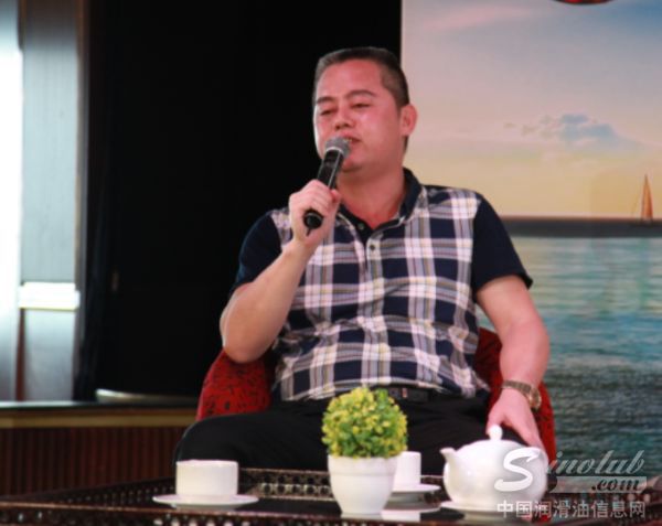 中国润滑油信息网总编王健伟在沙龙会上剖析中华万家云店战略