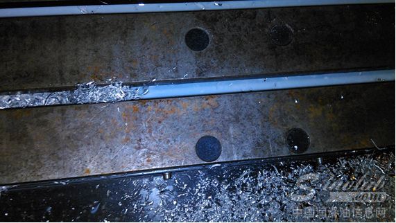 加工精度告急？是时候换一款导轨油了！