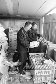 冒牌机油出自黑作坊 台州椒江联合执法将其捣毁